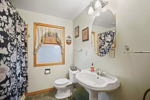 Bath - 528 Fern Ave, Jackson, MI 49202 photo 1 of 2
