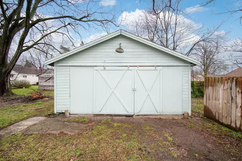 Exterior - 528 Fern Ave, Jackson, MI 49202 photo 8 of 14