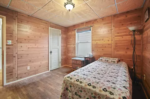 Bedroom - 528 Fern Ave, Jackson, MI 49202 photo 2 of 5