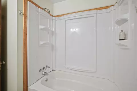 Bath - 528 Fern Ave, Jackson, MI 49202 photo 2 of 2
