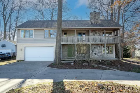 4162 Causeway Dr, Lowell, MI 49331