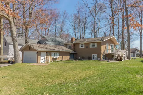7519 Hilltop Ridge Rd, Canadian Lakes, MI 49346
