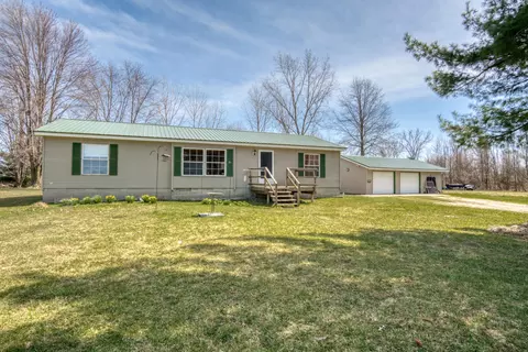 224 190th Ave, Morley, MI 49336