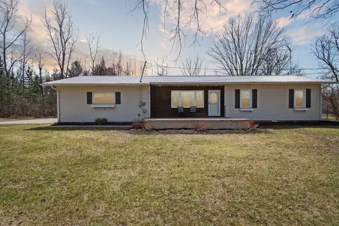 7120 E River Rd, Mount Pleasant, MI 48858
