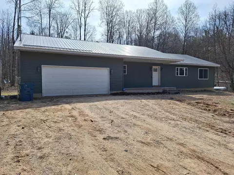 2452 N Mundy Ave, White Cloud, MI 49349