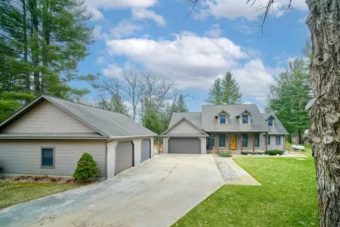 10443 Indian Trails Dr, Manistee, MI 49660