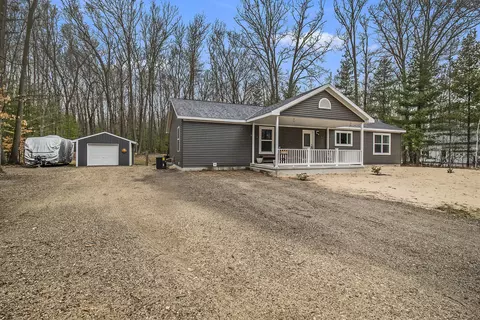 4541 W Hammett Rd, Pentwater, MI 49449