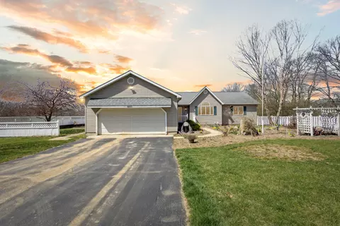 9250 Maple Dale Rd, Horton, MI 49246