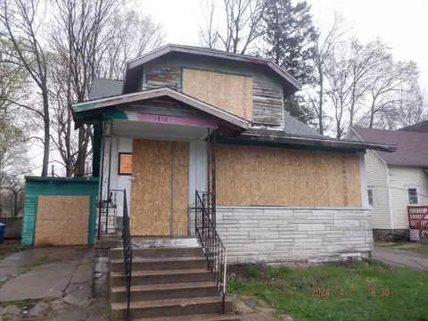 1213 Race St, Kalamazoo, MI 49001