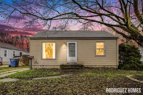 144 Rosemary St SE, Grand Rapids, MI 49507