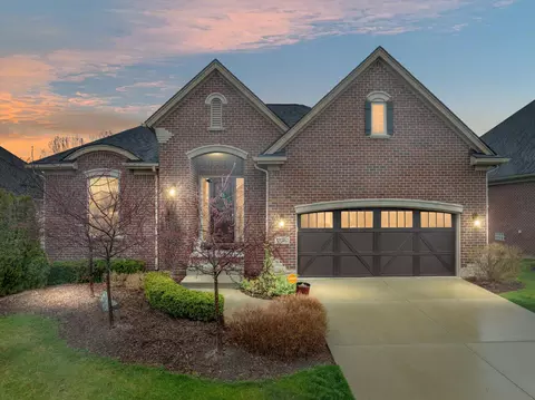 24362 Pinnacle Cir, South Lyon, MI 48178