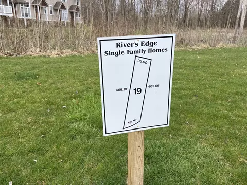 3400 Rivers Edge Dr, St. Joseph, MI 49085