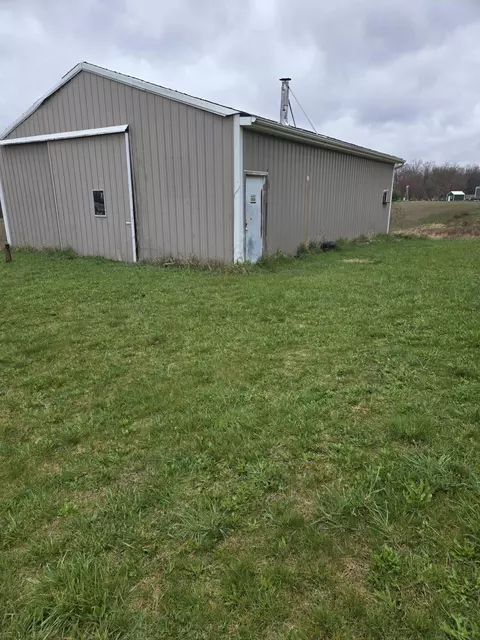 19101 V Dr N, Olivet, MI 49076