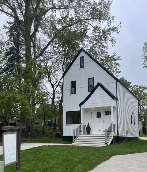 5107 Cheyenne St, Waterford, MI 48327