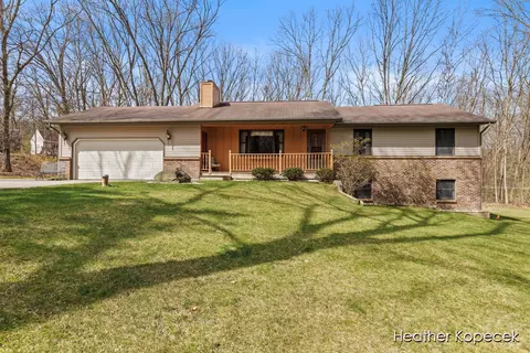 265 Sagamore Trl SE, Lowell, MI 49331