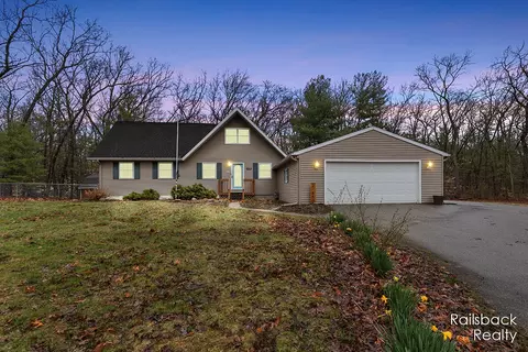 21850 Center Dr, Pierson, MI 49339
