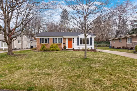 991 Allen Dr, Northville, MI 48167