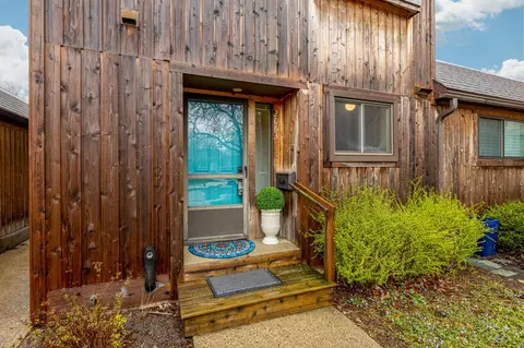 2063 Pauline Ct, Ann Arbor, MI 48103