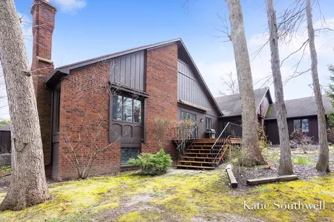 3134 E Gatehouse Dr SE, Grand Rapids, MI 49546