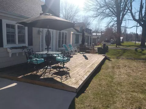 Exterior - 402 N Shore Dr, Crystal, MI 48818 photo 3 of 10