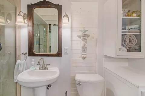 Bath - 402 N Shore Dr, Crystal, MI 48818 photo 2 of 3