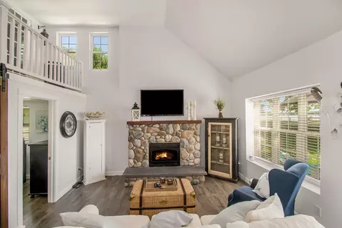 Living - 402 N Shore Dr, Crystal, MI 48818 photo 1 of 3