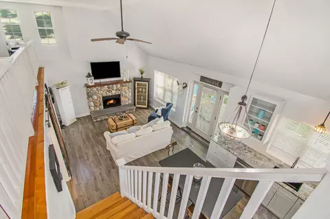 Entry Way - 402 N Shore Dr, Crystal, MI 48818 photo 1 of 3