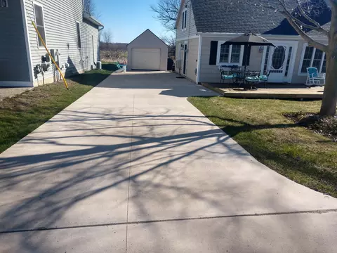Exterior - 402 N Shore Dr, Crystal, MI 48818 photo 2 of 10