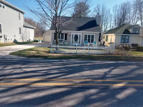Exterior - 402 N Shore Dr, Crystal, MI 48818 photo 9 of 10