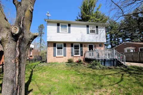 723 W Bond St, Hastings, MI 49058