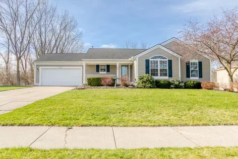 6981 Lake Bluff Dr NE, Comstock Park, MI 49321