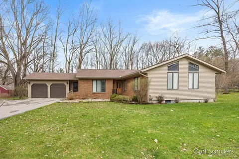 1264 Divot Dr NW, Grand Rapids, MI 49504