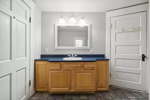Bath - 515 N Pleasant St, Jackson, MI 49202 photo 3 of 5