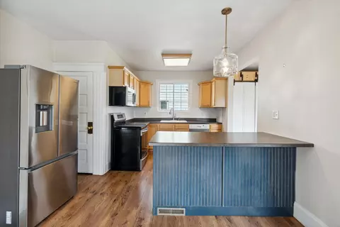 Kitchen - 515 N Pleasant St, Jackson, MI 49202 photo 8 of 8