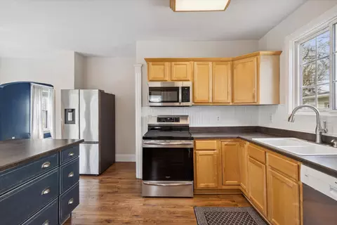 Kitchen - 515 N Pleasant St, Jackson, MI 49202 photo 6 of 8