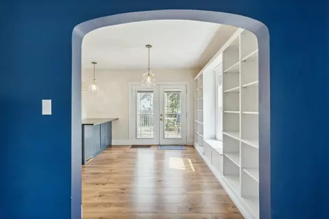 Entry Way - 515 N Pleasant St, Jackson, MI 49202 photo 1 of 5