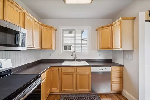 Kitchen - 515 N Pleasant St, Jackson, MI 49202 photo 4 of 8