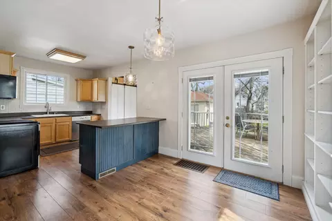 Kitchen - 515 N Pleasant St, Jackson, MI 49202 photo 2 of 8