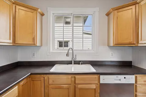 Kitchen - 515 N Pleasant St, Jackson, MI 49202 photo 5 of 8
