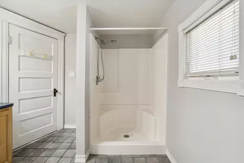 Bath - 515 N Pleasant St, Jackson, MI 49202 photo 5 of 5