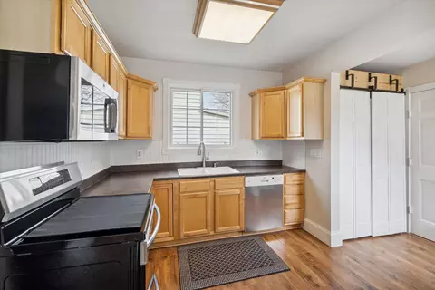 Kitchen - 515 N Pleasant St, Jackson, MI 49202 photo 3 of 8