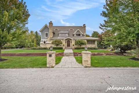 1328 Old Lake Ct SE, Grand Rapids, MI 49546