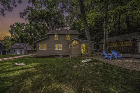 2205 Lakeview Dr, Brooklyn, MI 49230