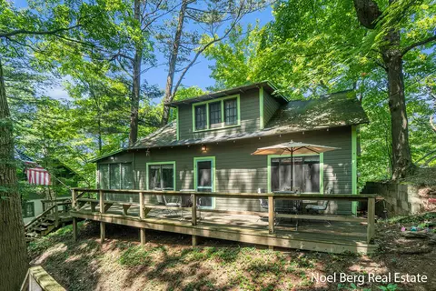 15 Crescent Hl, Grand Haven, MI 49417