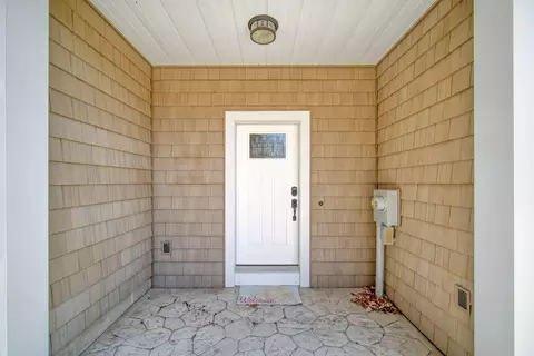 Exterior - 8017 Lakeshore Blvd, Jackson, MI 49201 photo 6 of 24