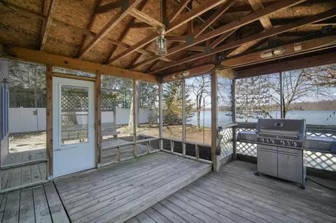 Exterior - 8017 Lakeshore Blvd, Jackson, MI 49201 photo 8 of 24