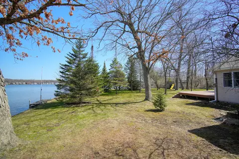 Exterior - 8017 Lakeshore Blvd, Jackson, MI 49201 photo 17 of 24