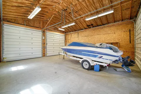 Exterior - 8017 Lakeshore Blvd, Jackson, MI 49201 photo 15 of 24