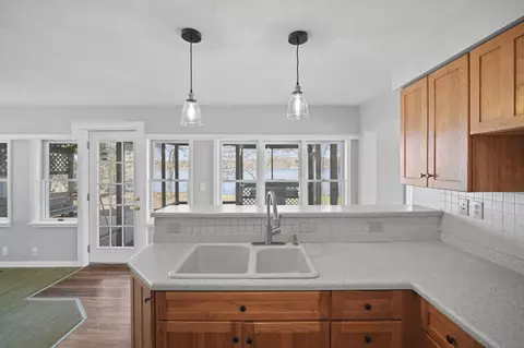 Kitchen - 8017 Lakeshore Blvd, Jackson, MI 49201 photo 2 of 7