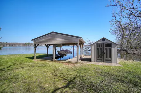 Exterior - 8017 Lakeshore Blvd, Jackson, MI 49201 photo 20 of 24